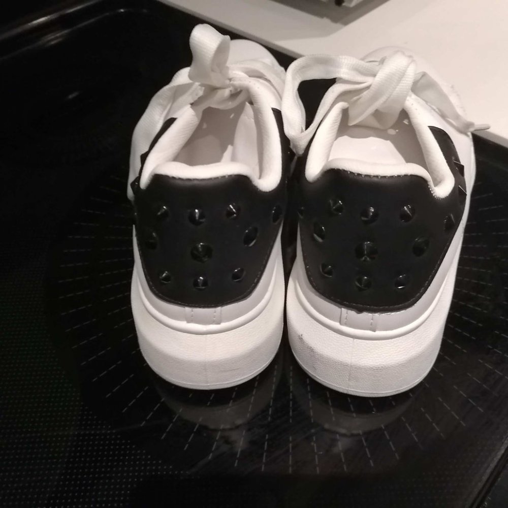 Sneakers - Picture 2 of 3